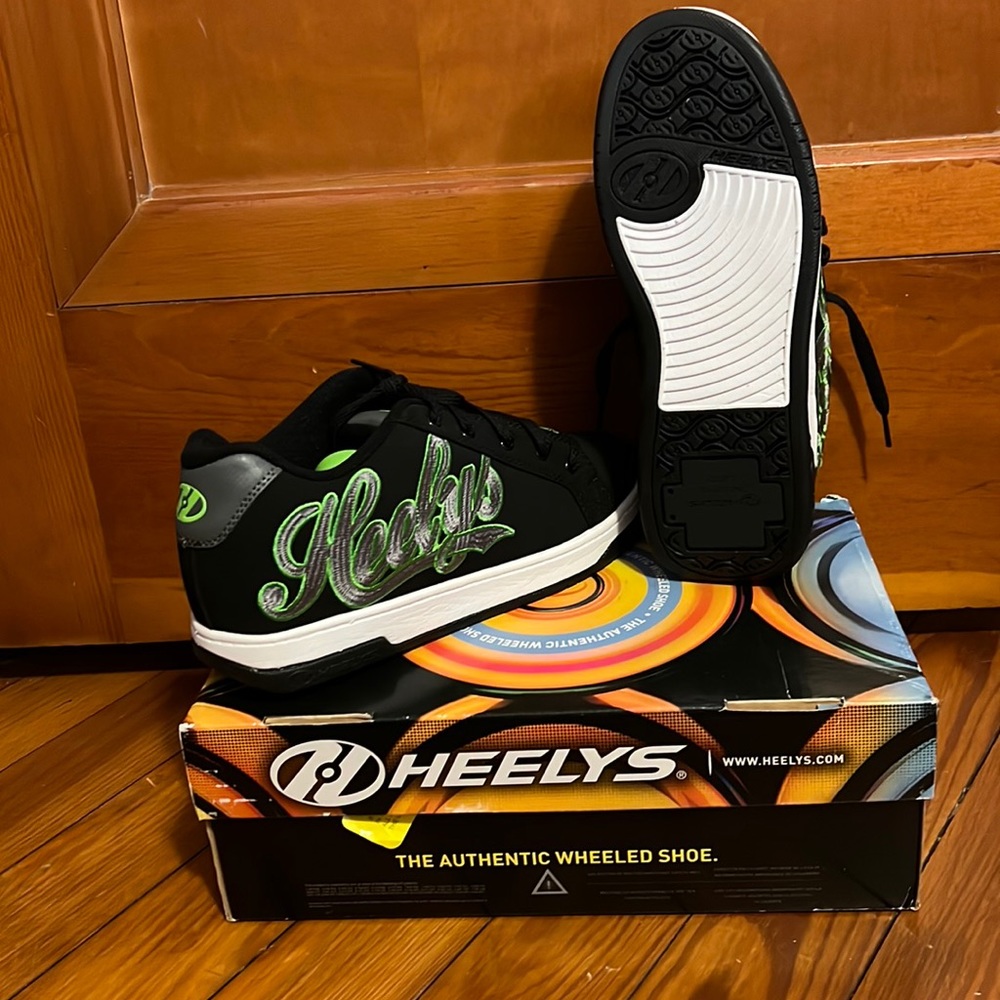 **Brand New** HEELYS - Mens Size 8